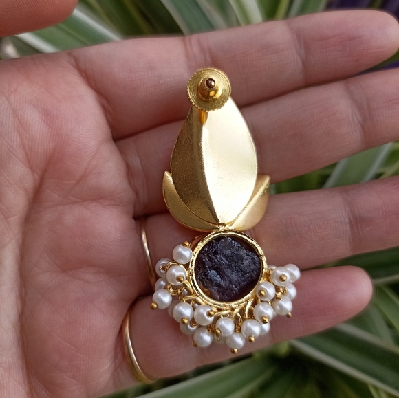 Very pretty handmade gold platted stone studded earrings - Picture 13 of 13